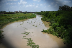 Photo of drowned migrants triggers fight over Trump asylum clampdown