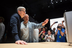 Design chief departure adds to uncertainty at Apple