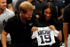 Prince Harry, Meghan given Yankees shirt for newborn son