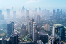 Jakarta on a misty morning, or under air pollution? December 2017.