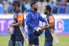 Dhoni go-slow against England stirs Indian fan fury