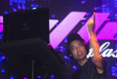 Asian-Spanish singer, DJ and writer Chenta Tsai Tseng, better known in Spain by his stage name 'putochinomaricon' performs im Madrid on July 04, 2019. The 28-year-old gay, Asian-Spanish singer, DJ and writer is making a name for himself in Spain for his acerbic criticism of issues like racism in the LGBTQ community and beyond, the selfie generation and pride festivals like the one taking place in Madrid.