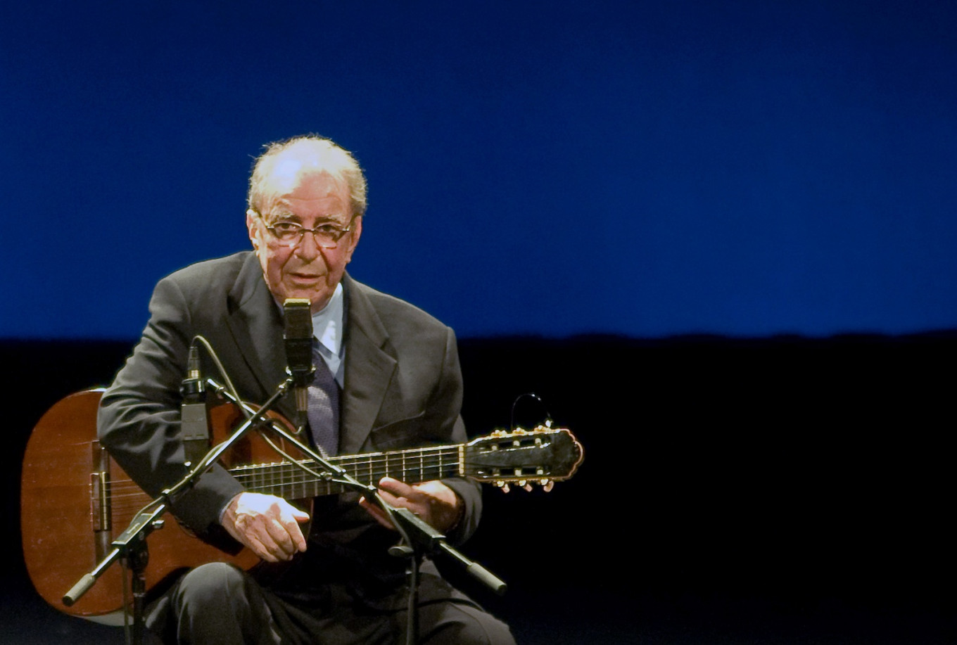 João Gilberto: Brazilian 'father of bossa nova' dies aged 88