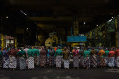 Employees of the Madukismo Sugar Factory dress in traditional Javanese attire and stand in front of the milling station. JP/Anggertimur Lanang Tinarbuko