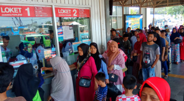 Commuter Line scraps one-day ticket sales at five stations