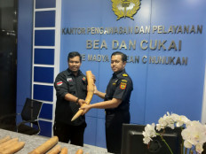 Man arrested for trying to smuggle elephant tusks from Malaysia