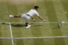 Djokovic into sixth Wimbledon final as Federer, Nadal wait