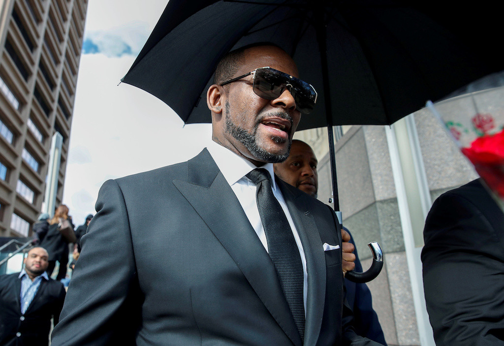 Blazers Kidnapper X X X - R. Kelly denied bond on federal charges including child porn -  Entertainment - The Jakarta Post