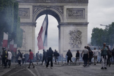 Police fire tear gas to disperse protesters from Champs Elysees after Bastille Day parade