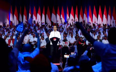 New beginning: President Joko “Jokowi” Widodo conveys his vision in his victory speech, Visi Indonesia (Indonesia’s Vision), at Sentul International Convention Center in Bogor, West Java, on Sunday.
