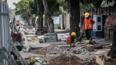 Heavy congestion in Kemang attributed to sidewalk revamp