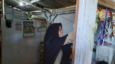 Contract-based teacher in Banten lives in school’s toilet building