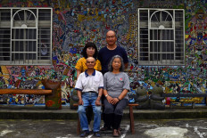 Taiwanese 'graffiti village' eases elderly loneliness