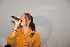 Singer Raisa asks fans to edit her photo and they deliver