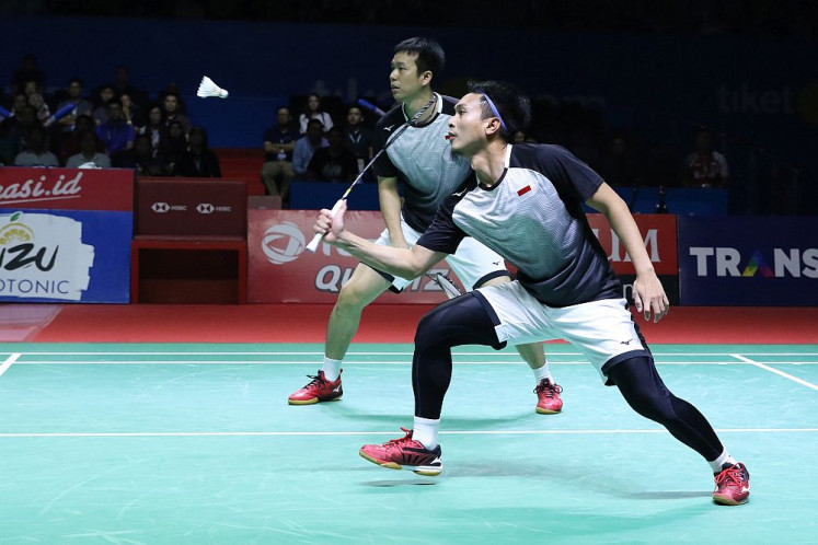 Indonesian men's doubles pair Mohammad Ahsan (right) and Hendra Setiawan (left) in the 2019 Blibli Indonesia Open tournament semifinals in Jakarta on Saturday.