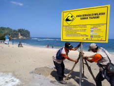 Govt agencies calm public about tsunami threat along Java’s southern coast