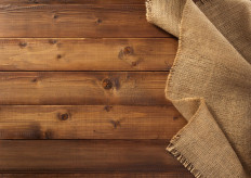 As countries around the world try to cut down on throw-away plastic shopping bags, Bangladesh is hoping to cash in on an alternative: plastic-like bags made from jute, the plant fiber used to produce burlap bags.