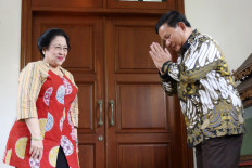 Indonesia Democratic Party of Struggle (PDI-P) chairwoman Megawati Soekarnoputri (left) and Gerindra Party chairman Prabowo Subianto.