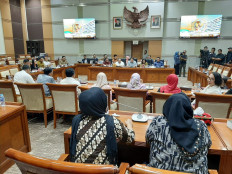 Commission III agrees to grant amnesty to Baiq Nuril