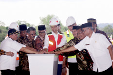 Jokowi inaugurates first toll road in Aceh