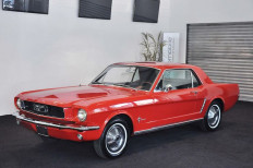 A Ford Mustang which once belonged to Sylvester Stallone is up for auction on the internet