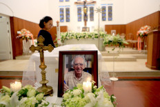 A mourner prays in front of the coffin of late pastor Adolf Heuken at Kolese Kanisius Chapel in Central Jakartaon July 26. Heuken died on July 25 at the age of 90. 