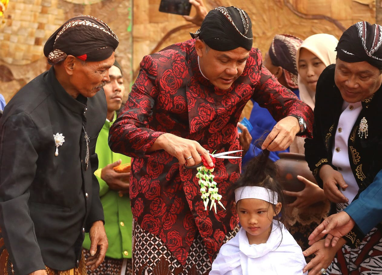  Rambut  gimbal  purification ritual draws hundreds to 