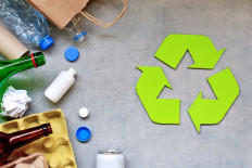 Too much plastic and not enough schools are scourges of modern life many countries face. Now a factory in West Africa will try to tackle both by transforming old flip-flops and car tires into bricks to build classrooms.