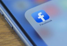 Facebook threatens ban on Australians sharing news posts 			