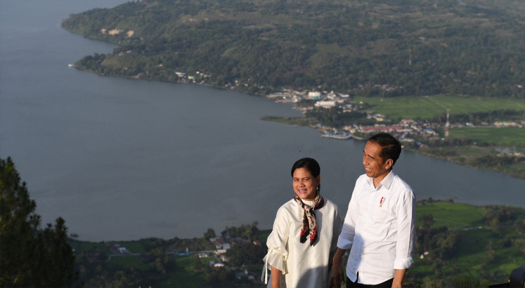Jokowi threatens to revoke permits of firms polluting Lake Toba
