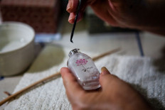 'Painted by ghosts': Chinese bottle art revived by Peppa Pig