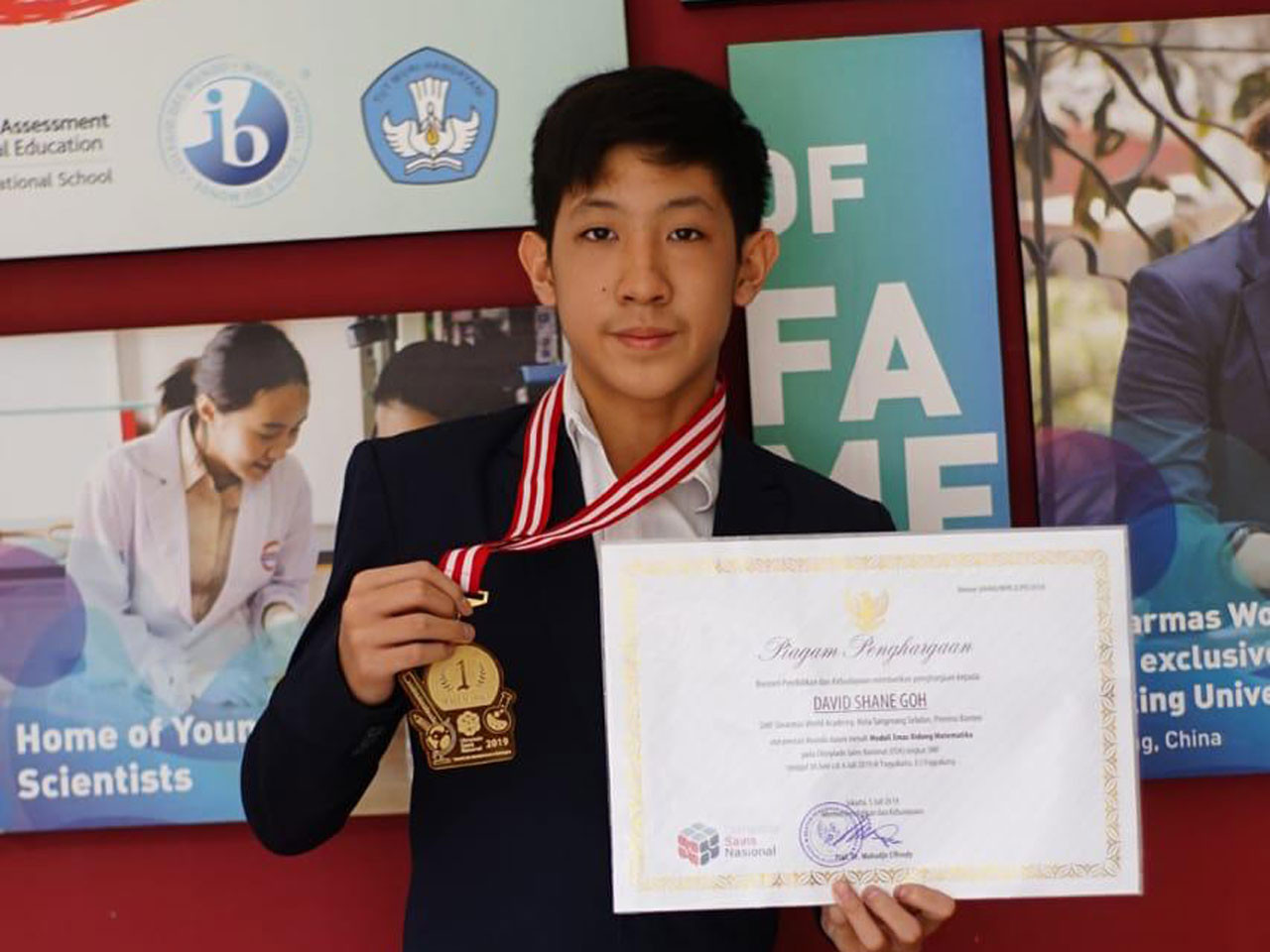 Medal of glory: David Shane Goh, an eight-grader of the Sinarmas World Academy, shows off his gold medal, which he won at the 2019 National Science Olympiad.