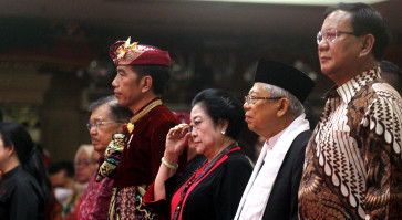 Megawati, Jokowi share warm smiles with Prabowo at PDI-P congress