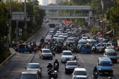 Cars can drive faster in Jakarta as public transportation improves