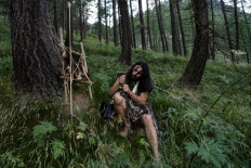 Modern cave man offers 'Neanderthal' survival courses in Italy