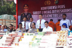 Jakarta Police arrest illegal cosmetics, food smugglers from China
