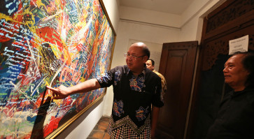 Police officer-artist Chryshnanda exhibits 'Sopo Ngiro'