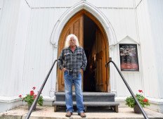 Folk mainstay Arlo Guthrie reflects on 'transformative' Woodstock experience