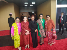 Women ministers show off their national attire
