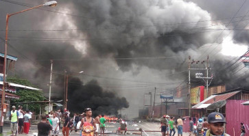 Riots flare in Manokwari after 'racist' attack on Papuan students in Surabaya