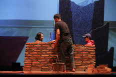 Artists act, sing about their works in ARTJOG’s Leksikon