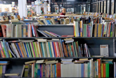 A year on, Kenari booksellers struggle to stay in business