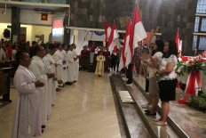 The congregation of St. Theresia Bongsari Catholic Church in Semarang holds a mass to celebrate Indonesia’s Independence Day on Aug. 17. Altar boys carry the national flag and the church choir sings the national anthem in its three stanzas. JP/Suherdjoko