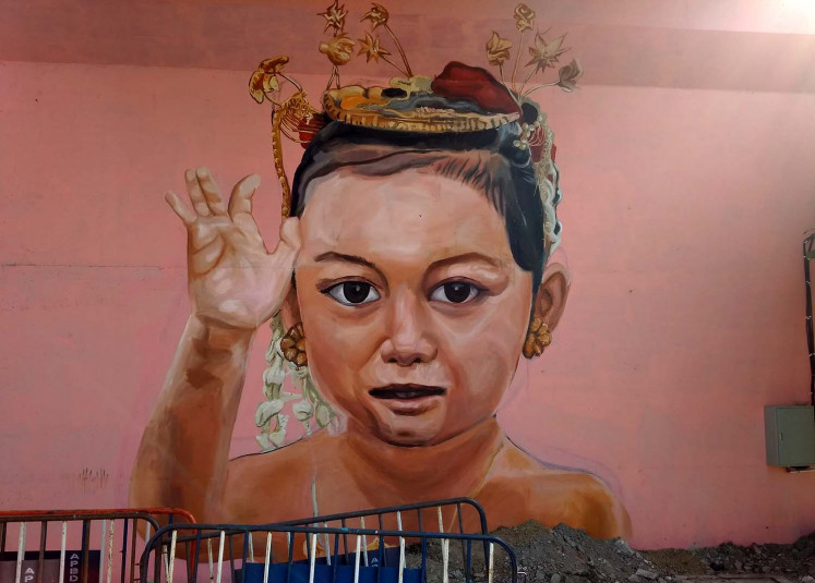 Murals give aesthetic touch to Surakarta's Manahan overpass 