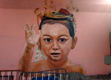 Murals give aesthetic touch to Surakarta's Manahan overpass 