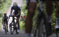 Cyclists battle fluctuating temperatures on Indonesian tour