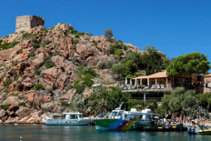 'Red lights' as over-tourism threatens Corsican nature reserve