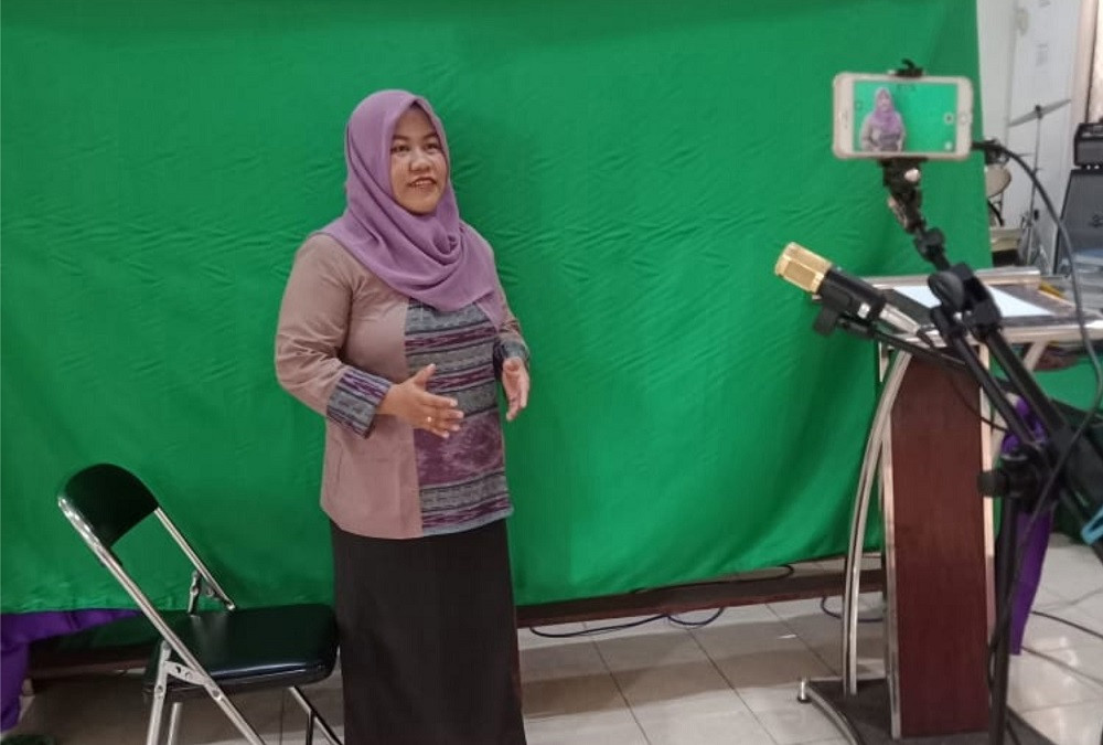 Surabaya teachers reinvent classroom to keep up with digital natives