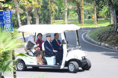 Jokowi welcomes Malaysian king&rsquo;s visit with Bogor Botanical Gardens tour