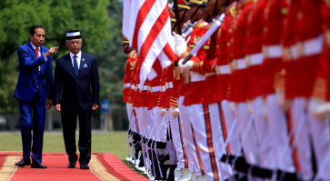 Jokowi welcomes Malaysian king&rsquo;s visit with Bogor Botanical Gardens tour